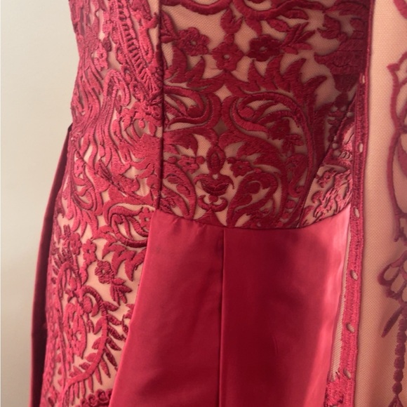 Dress - Picture 4 of 8